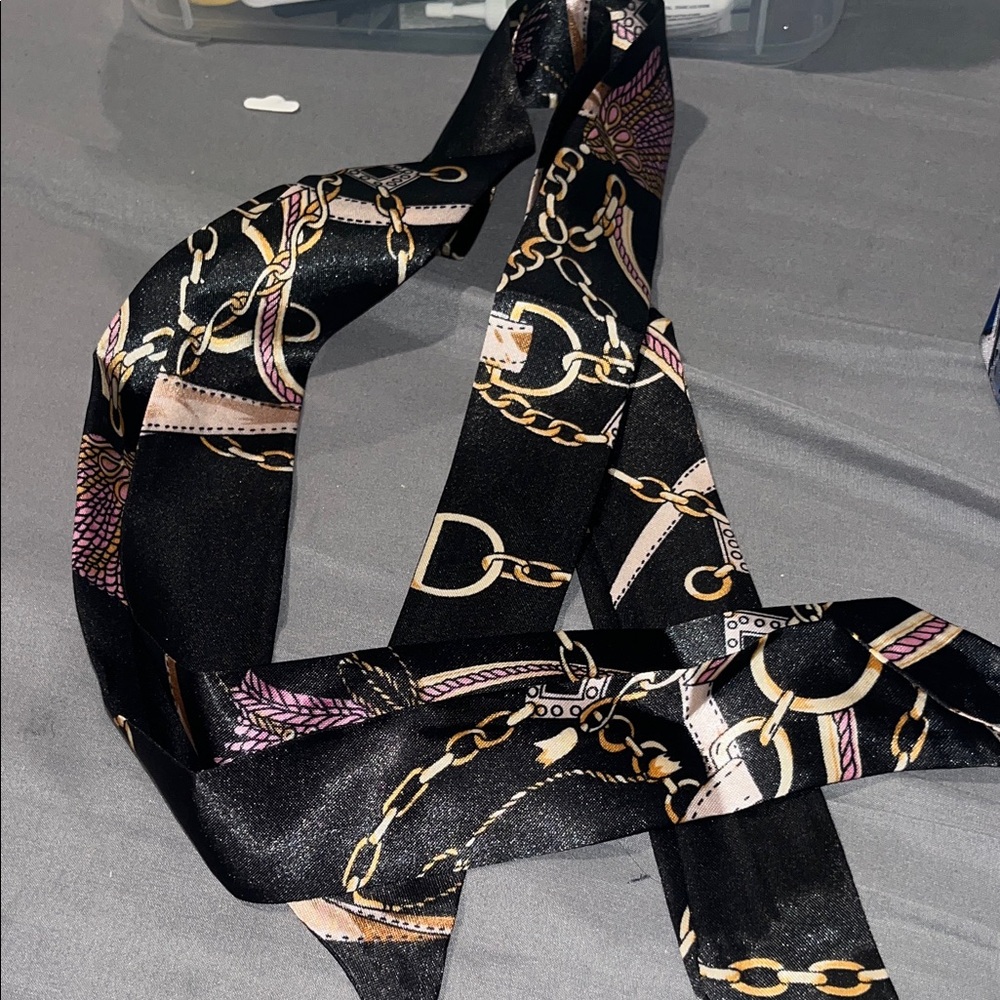 Elegant Black and Gold Chain Print Scarf